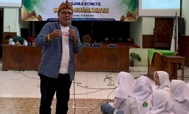 Surakarta Daily | Optimalkan Gawai, Pemilih Pemula Bisa Melek Literasi dan Awasi Pilkada 2024
