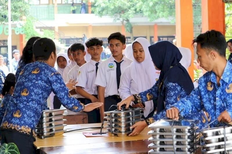 Surakarta Daily | Padu Padan Ekonomi Kerakyatan dan Generasi Emas dalam Program MBG