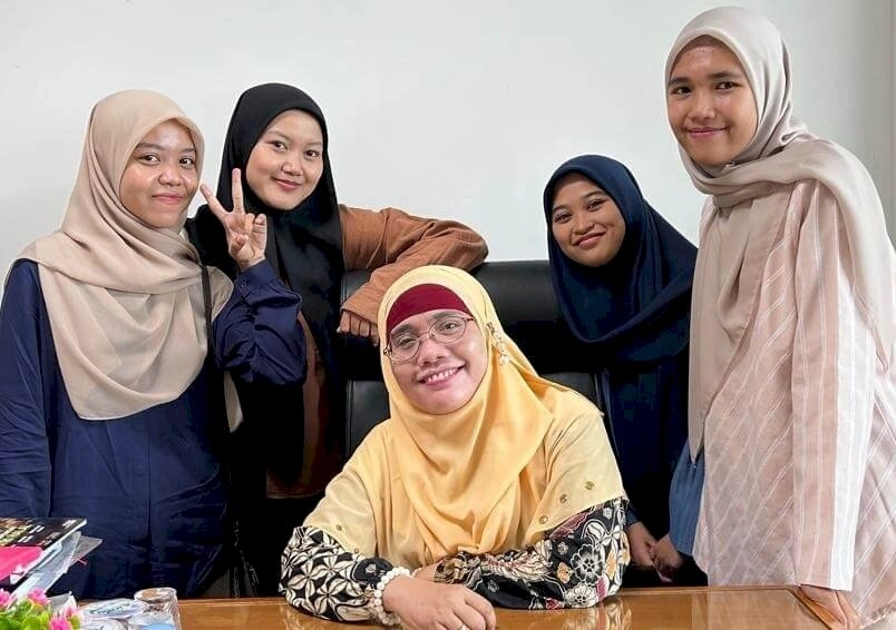 Surakarta Daily | Penelitian Rasa Traktiran, Cara Prof Ambarwati Bimbing Mahasiswa UMS