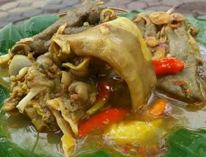 Surakarta Daily | Tengkleng Mbah Sadhi, Kuliner Klangenan Kota Solo Semua Generasi